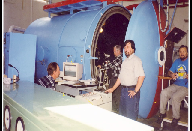 Вражаючі розміри барокамери та підготовка до експериментальної роботи